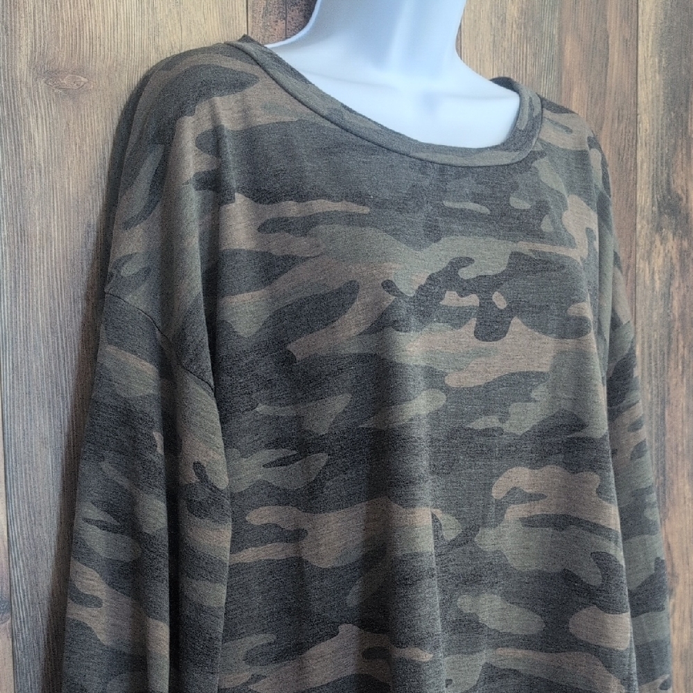 Viamor Camouflage Long Sleeve Top M                        D330